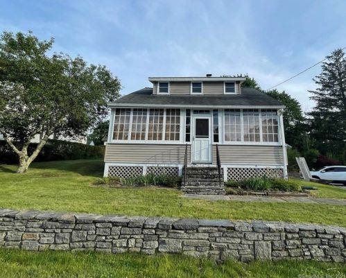 11 Village St, Deep River, CT 06417-1720