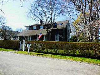 10 Whittier Rd, Jamestown, RI 02835-1542