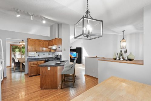 15864 Garden View Ct, Saint Paul MN  55124-7015 exterior