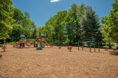 145 Nottingham Sq, Hackettstown NJ  07840-4236 exterior