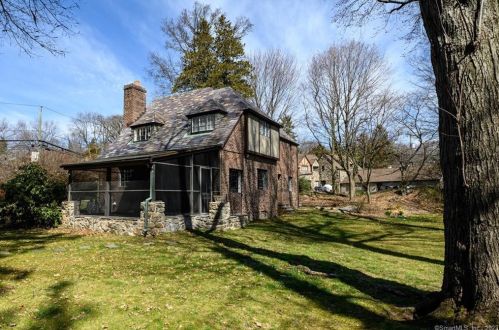 4 Jarvis St, Norwalk CT  06851-2824 exterior
