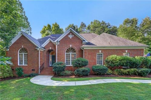 6187 Barmot Dr, Greensboro, NC 27455-8267
