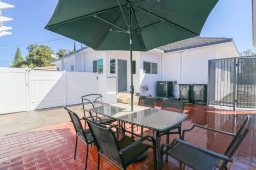 2314 Bristol St, Santa Ana CA  92704-5721 exterior