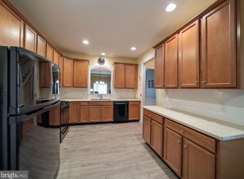 232 Sparrow Dr, Trenton NJ 08690-2461 exterior