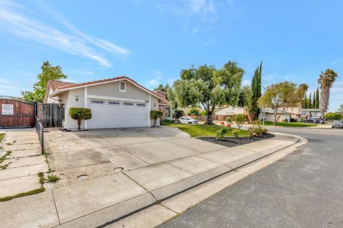 2891 Gomes Ct, Tracy, CA 95376-1769