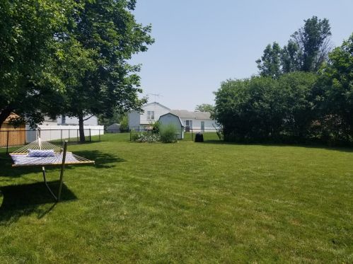 1215 Evergreen Dr, Carol Stream IL  60188-3307 exterior