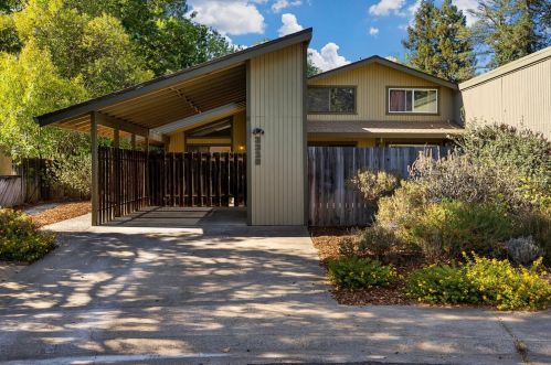 3326 Victoria Pl, Davis, CA 95616-2632
