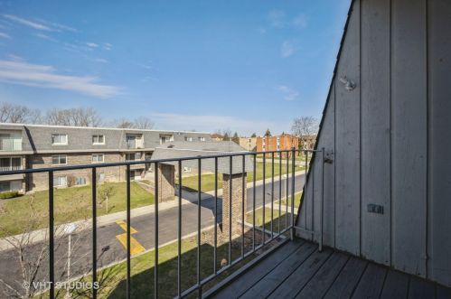 872 Winesap Ct, Wheeling IL  10204-2375 exterior