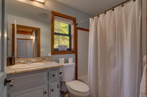117 Basque Dr, Truckee CA  96161-3907 exterior