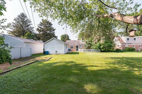 608 Oriole Ln, Mount Prospect, IL 60056-1120