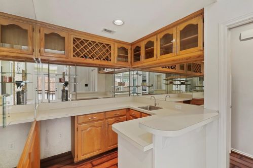 2221 Lorraine Dr, Carrollton TX 75006-4322 exterior