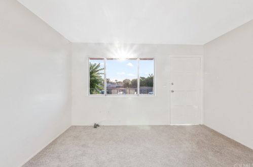 16617 Viewpoint Ln, Huntington Beach CA  92647-7327 exterior