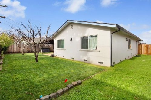 740 La Paloma Way, Gilroy CA  95020-4107 exterior
