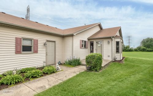 50 Walnut Dr, North Aurora, IL 60542-1545