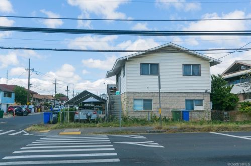 1702 Eluwene St, Honolulu HI  96819-4026 exterior