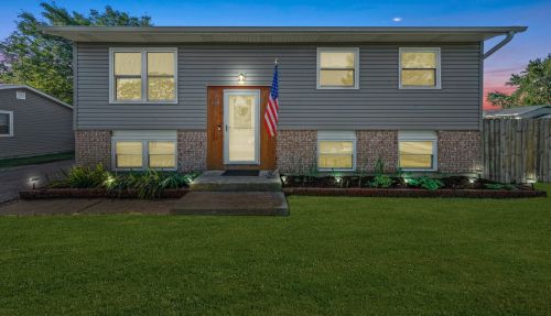 160 Springleaf Dr, Lemont, IL 60440-2725