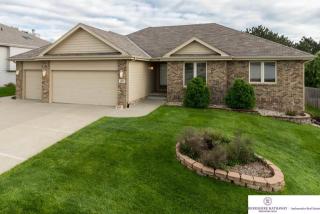 1205 Deer Run Ln, Omaha, NE 68046-4394