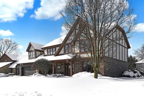 7702 Ridgewood Ln, Willowbrook, IL 60527-8025