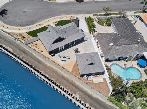 9261 Christine Dr, Huntington Beach CA  92646-8355 exterior