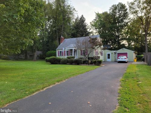 563 Howell Ave, Trenton, NJ 08628-2941