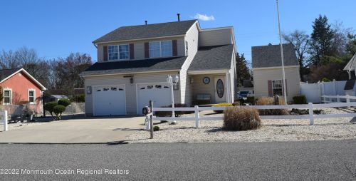 209 Clearwater Dr, Lacey, NJ 08731-5141