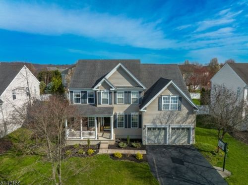 60 Crestview Dr, Clinton, NJ 08809-2051
