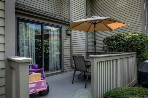 247 Metacomet Dr, Meriden CT  06450-3580 exterior