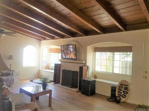 1320 Knowles Ave, Carlsbad, CA 92008-1547