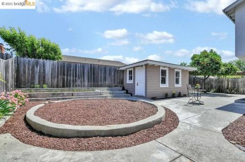 3562 Skylark Dr, Concord CA  94520-1515 exterior