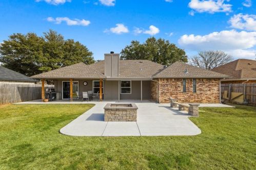 6833 Megan Ln, Fort Worth TX  76182-4442 exterior