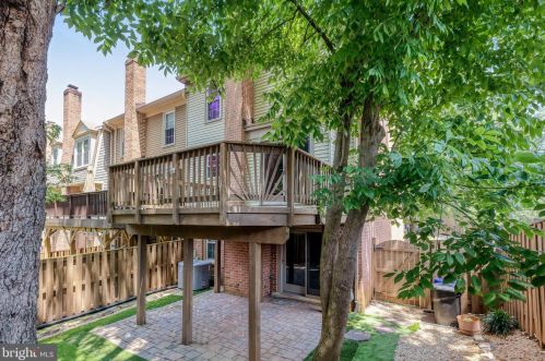 7218 Gentian Ct, Springfield VA  22152-3847 exterior