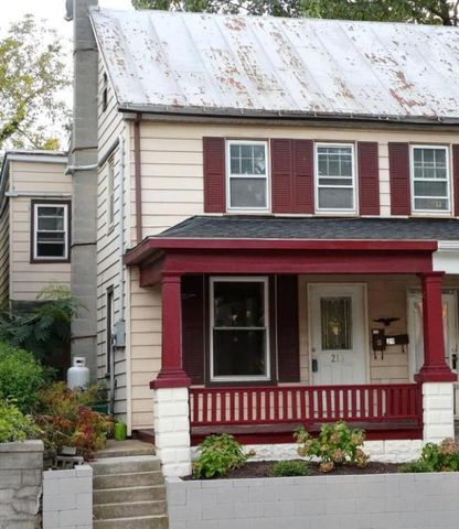 213 Main St, Ephrata PA  17522-9015 exterior