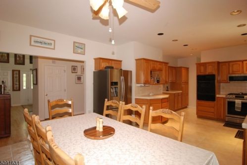 4 Everest Dr, Hackettstown NJ  07840-2844 exterior