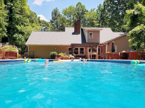 2520 Webb Girth Rd, Gainesville, GA 30507-8683