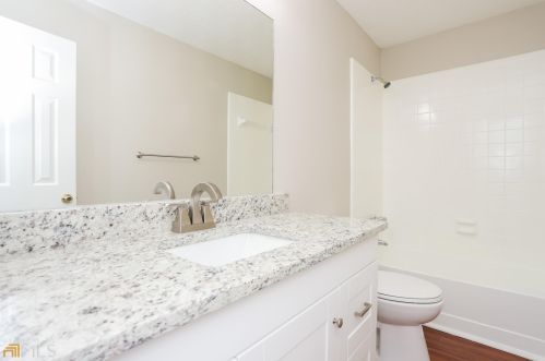 206 Oak Cir, Stockbridge GA  30281-3312 exterior