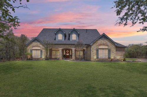 151 Brush Creek Dr, Azle, TX 76020-1592
