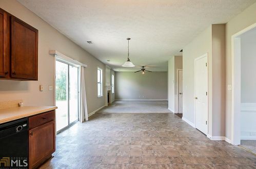 3069 Elmwood Rd, Atlanta GA  30349-8105 exterior