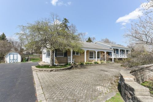 646 Lakeside Dr, Palatine, IL 60067-2018