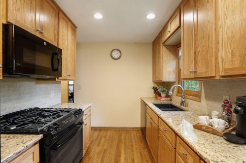 556 Edith Ave, Saint Paul MN  55115-2030 exterior