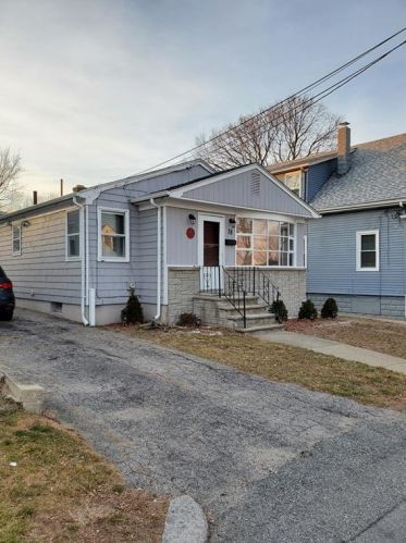 38 Crandall St, Providence, RI 02908-1304