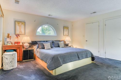 345 Sayre Dr, Princeton NJ  08540-5839 exterior
