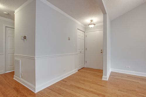 887 Stradford Cir, Buffalo Grove, IL 60089-3371