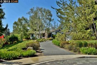 1066 Saint Francis Dr, Concord, CA 94518-1626