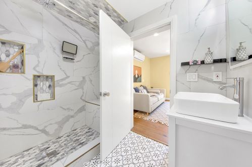 1755 Glenwood Rd, Glendale CA  91201-1543 exterior