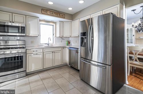 12 Hopatcong Dr, Trenton NJ  08648-4111 exterior