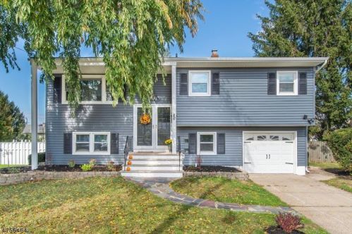 86 Louise Dr, Manville, NJ 08835-1412