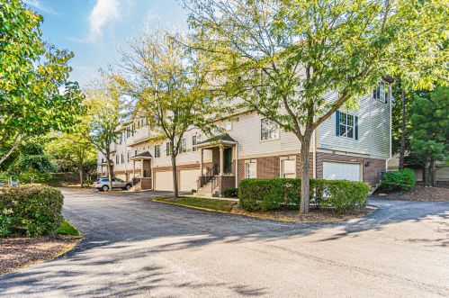 105 Monarch Dr, Streamwood, IL 60107-3379