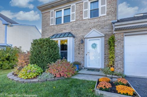 1274 Robin Dr, Carol Stream, IL 60188-4832