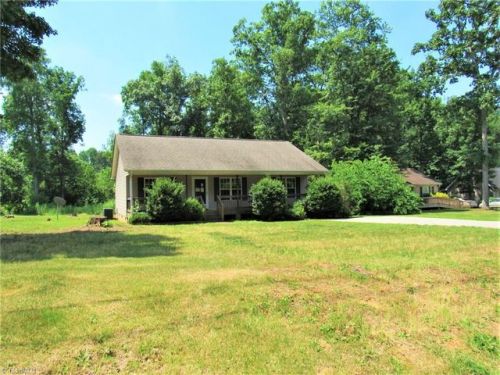 2819 White Ln, High Point, NC 27263-8836