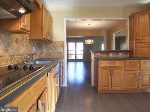 9032 Gavelwood Ct, Springfield VA  22153-1124 exterior